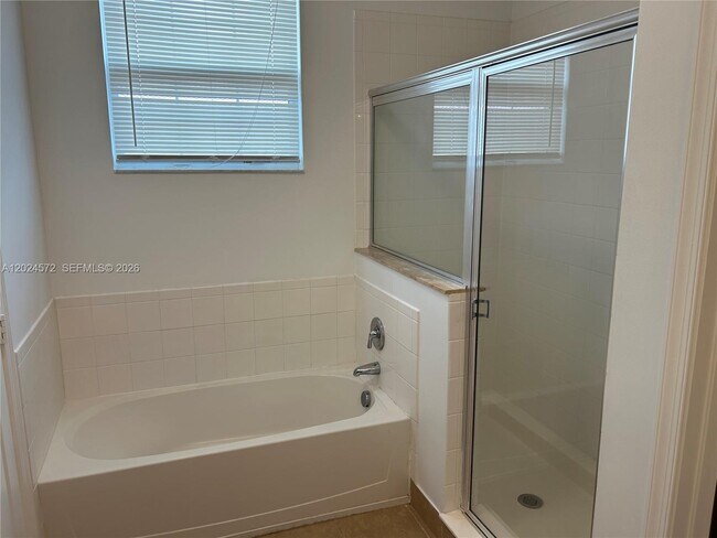 Building Photo - 1424 SW 147th Ave