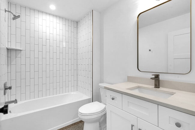 Building Photo - 706 S Brevard St