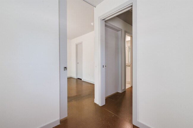 Building Photo - 2605 Calumet St