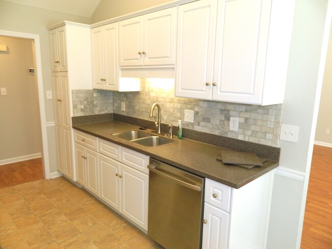 Building Photo - 1099 Maple Ridge Ct