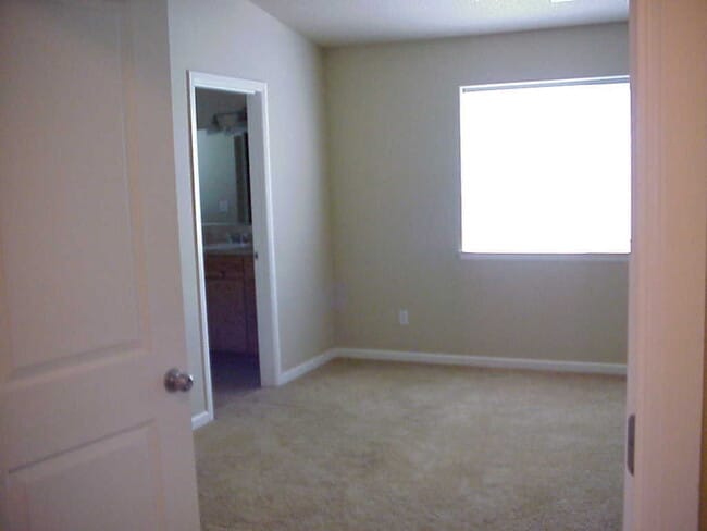 Building Photo - VIDEOTOUR: Stunning Home with Lots of Spac...