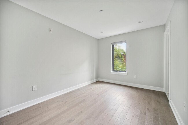 Building Photo - 3834 Baring St
