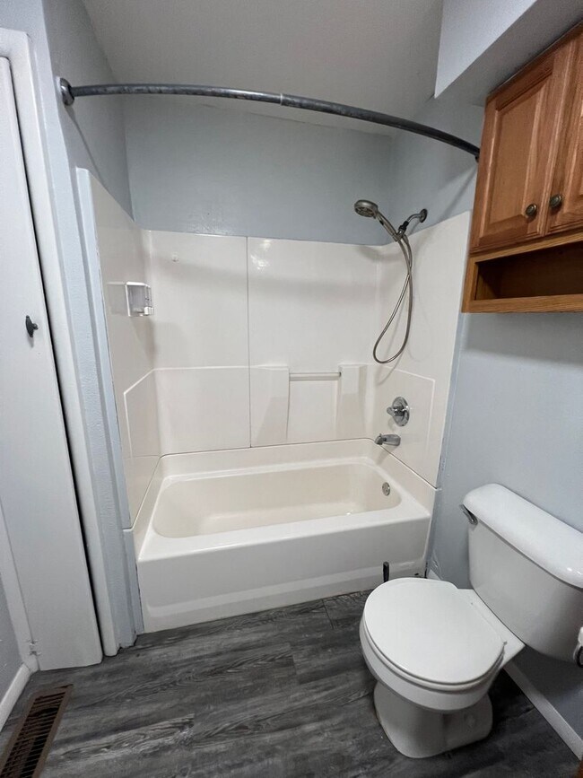 Building Photo - Must see 3 bed, 2 bath home near Downtown ...