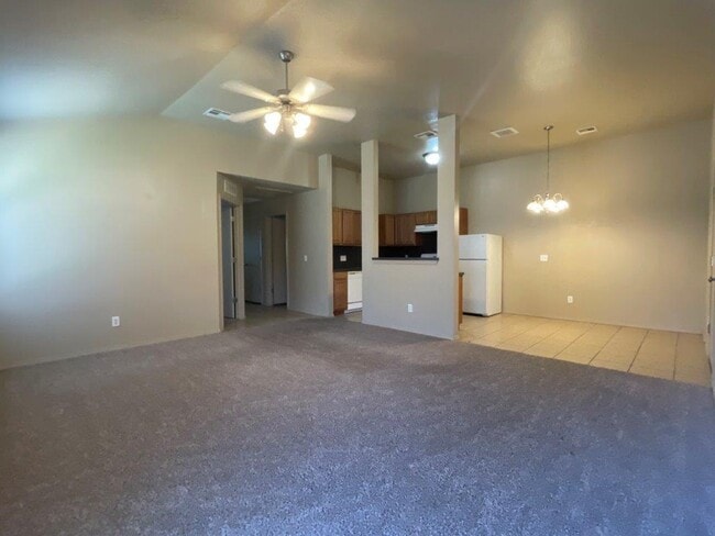 Building Photo - 3631 Vanguard Dr