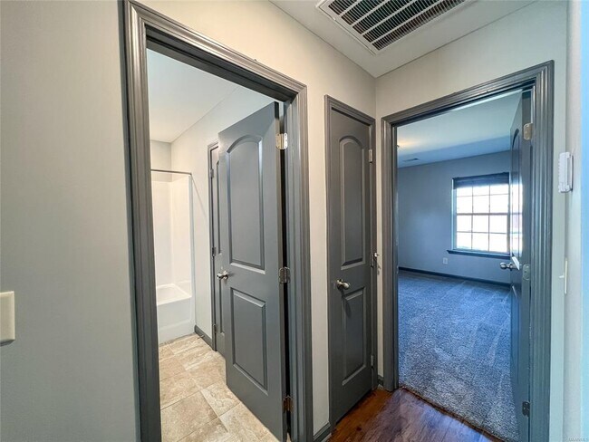 Building Photo - 583 Sunset Dr