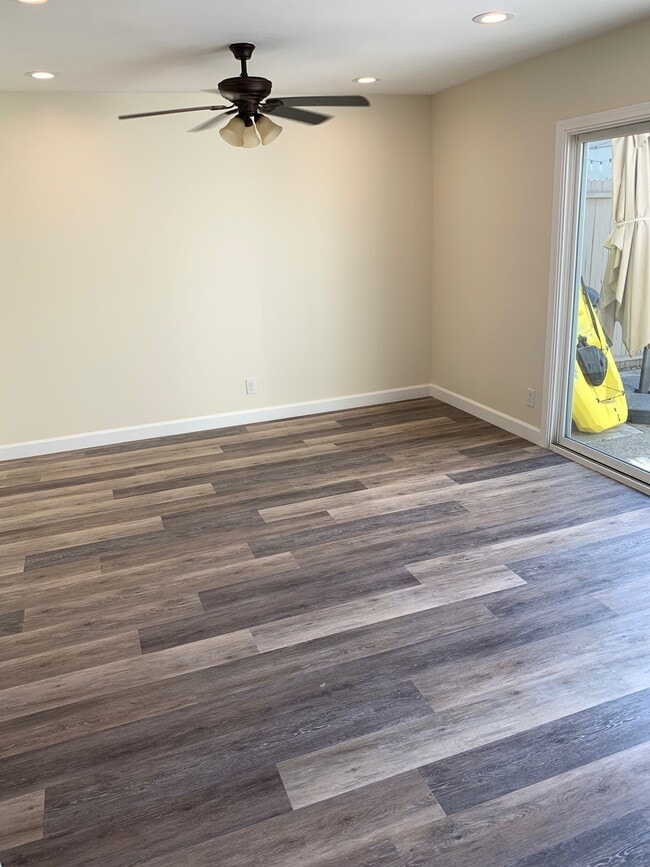 Building Photo - 16765 Barefoot Cir