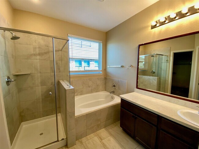 Building Photo - 15609 All Star Dr