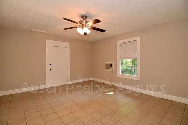 Building Photo - 2058 Battle Row