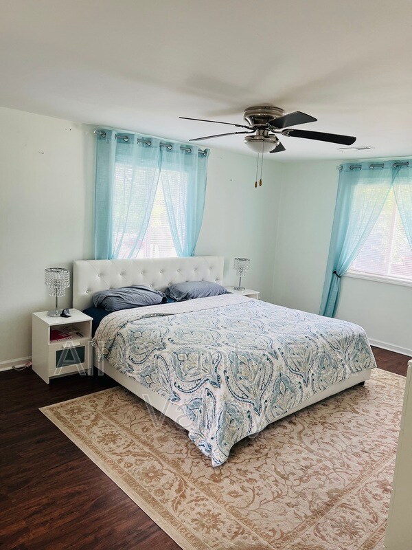 Building Photo - 1925 W Schaumburg Rd