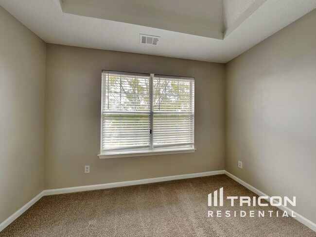 Building Photo - 718 Fletcher Dr