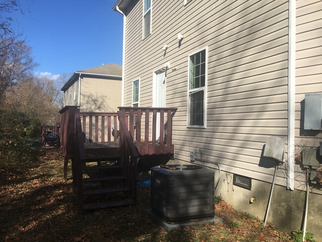 Building Photo - Room in Duplex on Beck St