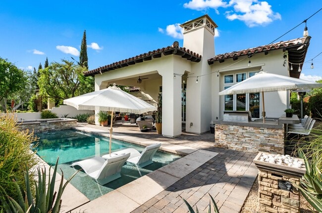 Building Photo - 56738 Palms Dr