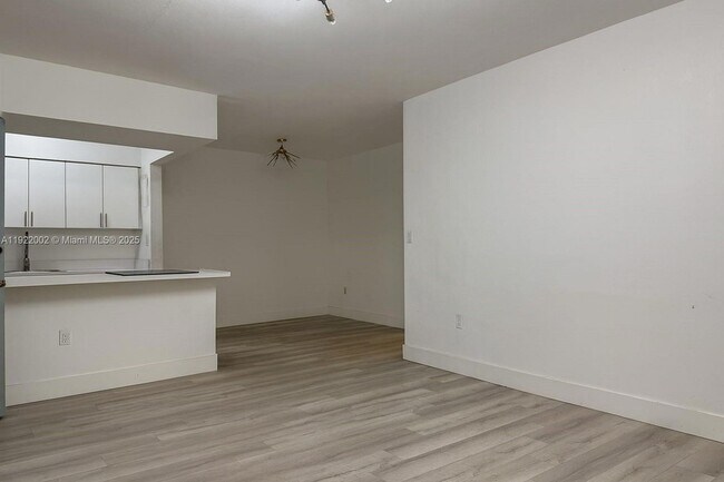 Building Photo - 10190 E Bay Harbor Dr