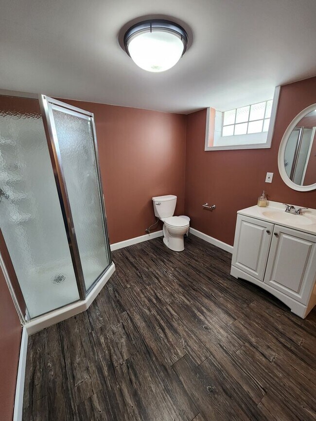 Building Photo - Beautiful 3 Bedroom Home For Rent