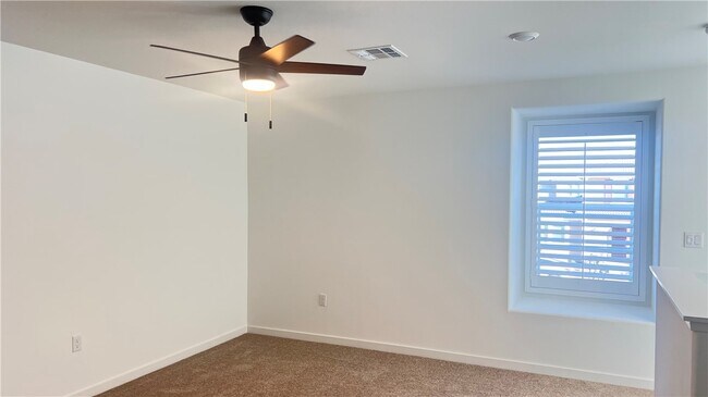 Building Photo - 10840 Pala Bells St