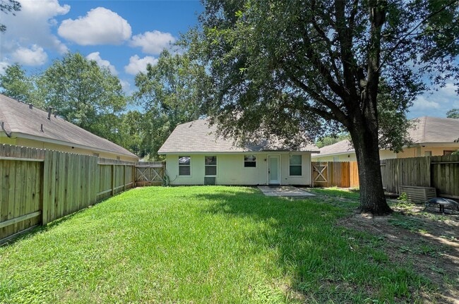 Building Photo - 6 Thicket Grove Pl