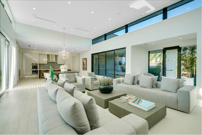 Building Photo - 4011 Bayview Dr