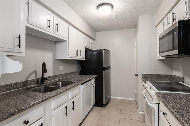 Building Photo - 10555 Turtlewood Ct