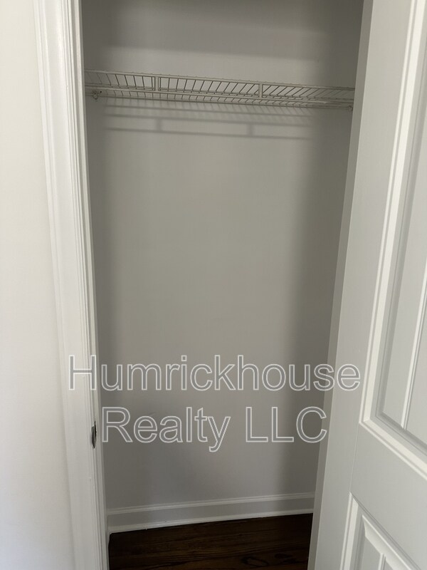 Building Photo - 5225 Valley Stream Rd