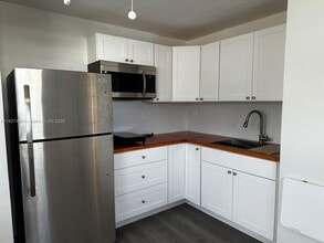 Building Photo - 2115 N 17th Ct