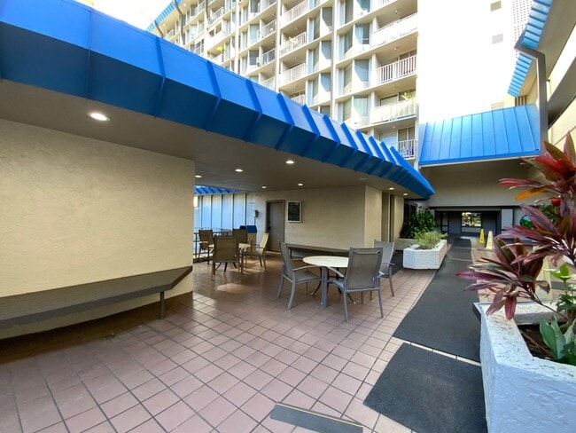 Building Photo - FULLY FURNISHED 1 BEDROOM/1 BATH IN HONOLULU