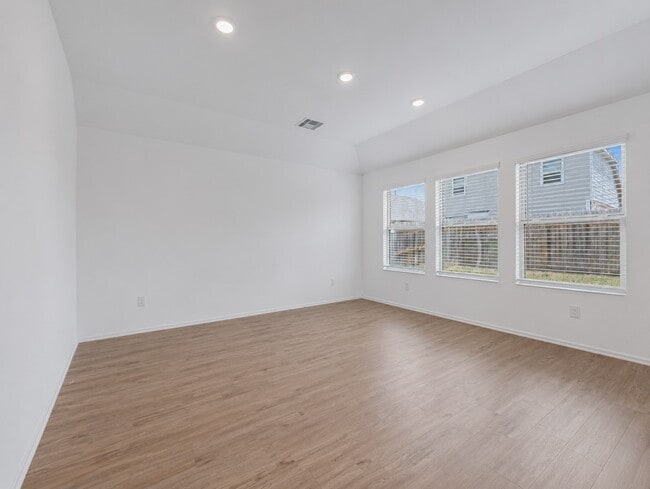 Building Photo - 2011 Ballesteros St
