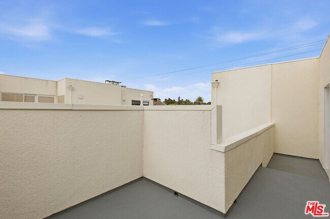 Building Photo - 811 21st St