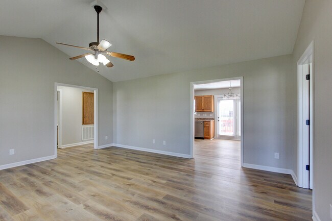 Building Photo - 51 Winding Oaks