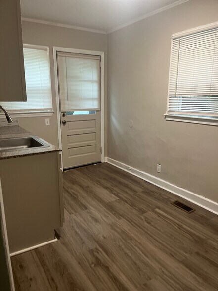 Kitchen - 1029 Justice Ave