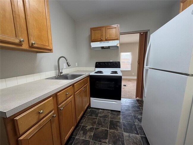 Building Photo - 18 E Golf Links Ave