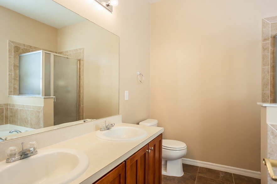 Building Photo - 2302 Abey Blanco Dr