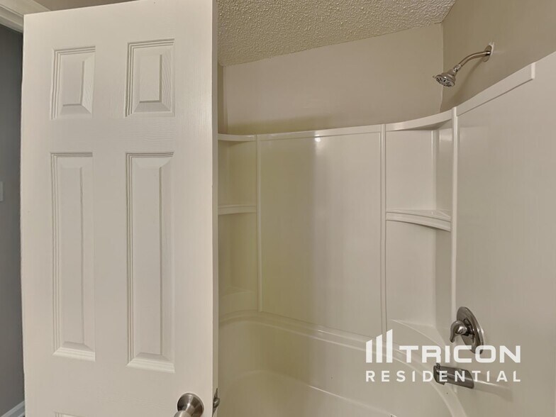Building Photo - 6631 Flat Rock Dr