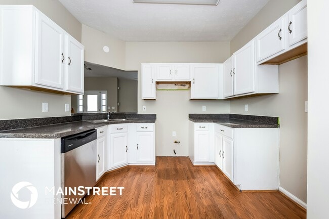 Building Photo - 6584 Planters Ct