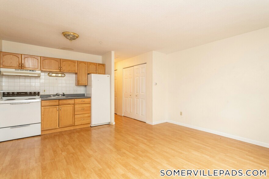 Primary Photo - 162 Summer St