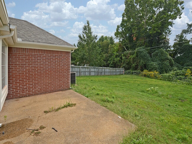 Building Photo - 4 bed, 2 bath near Shelby Dr and Hacks Cross