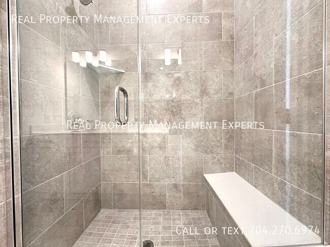 Building Photo - 5027 Layman Dr