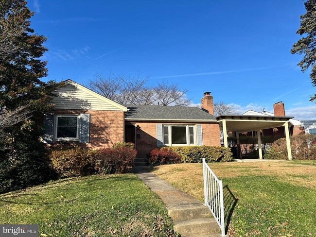 Building Photo - 915 Shawnee Dr