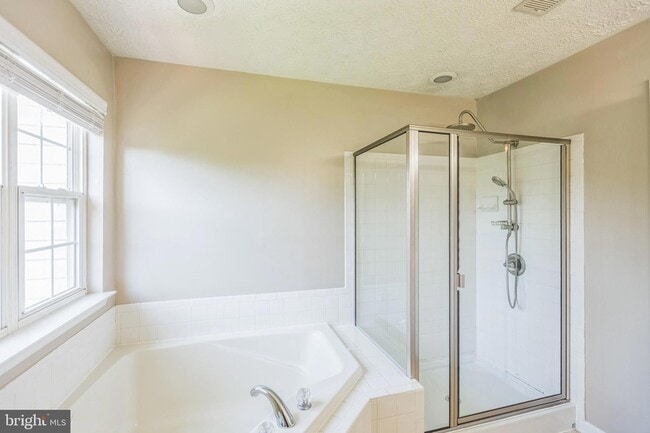 Building Photo - 4226 Lavender Ln