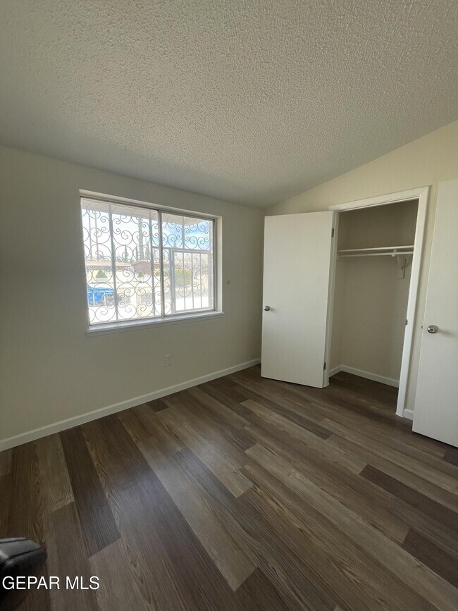 Building Photo - 312 Graphite Dr