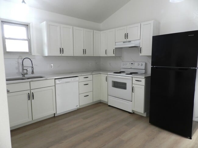 Building Photo - 2510 E Eastland St