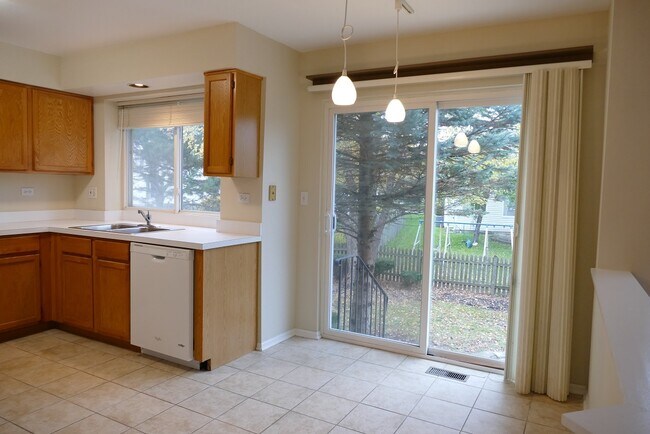 Building Photo - 2052 Spice Cir