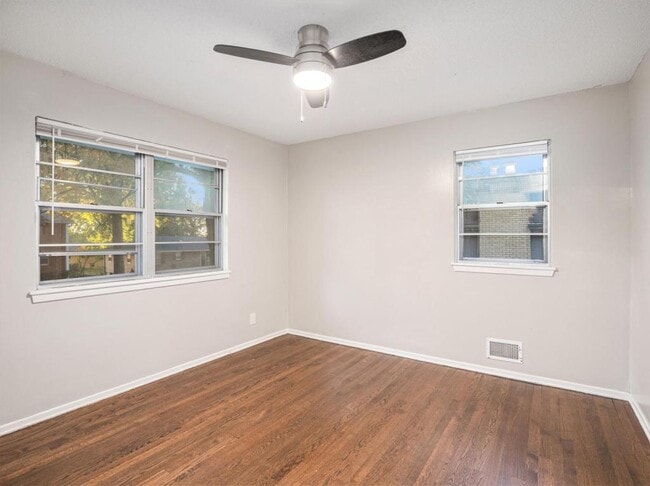 Building Photo - 1008 SW 14th St Terrace