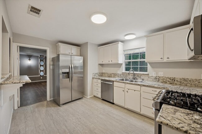 Building Photo - 2619 Eastgrove Ln