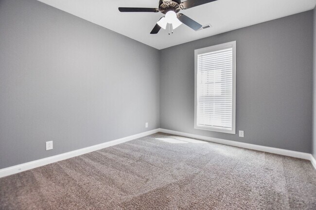 Building Photo - Pet Friendly Three Bedroom with Bonus!
