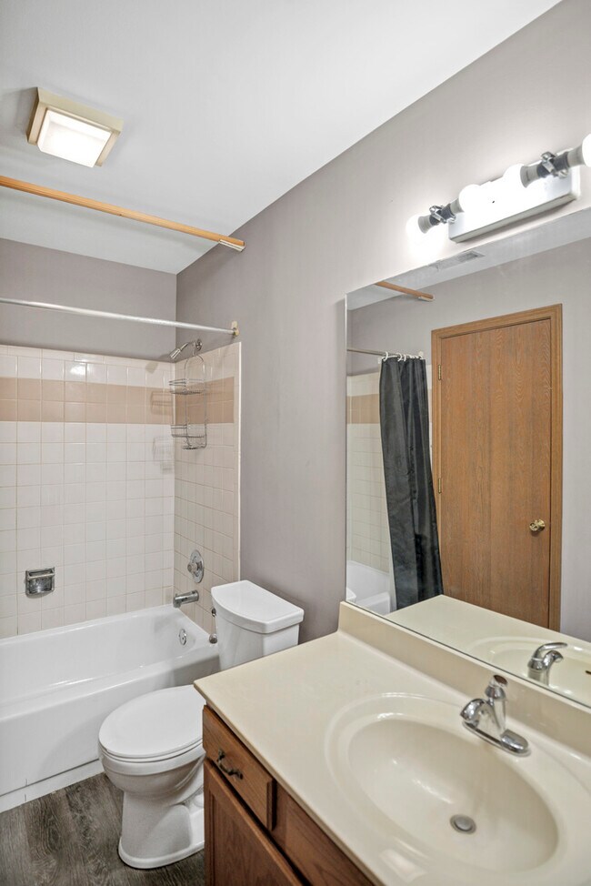 Building Photo - 737 Candleridge Ct