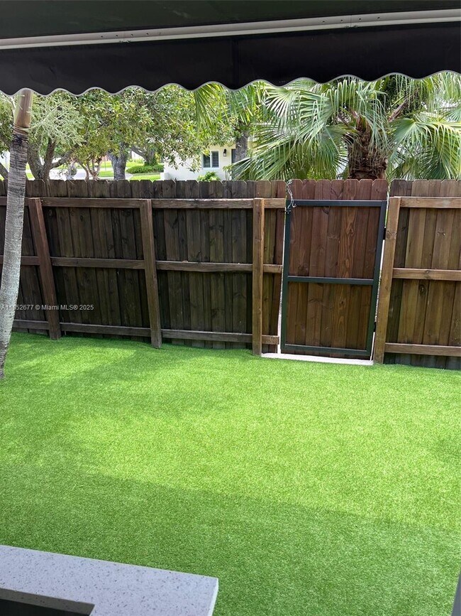 Building Photo - 5004 SW 140th Ct