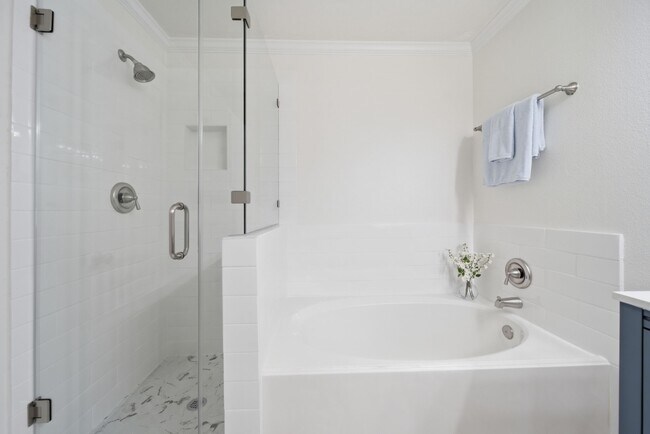 Building Photo - 32334 Summer Park Ln