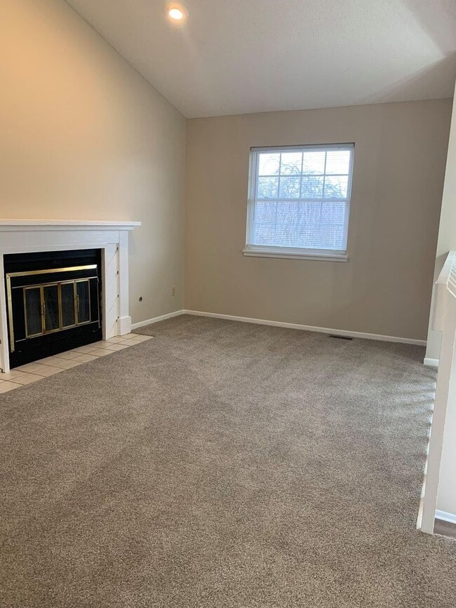 Building Photo - ***Available Immediately***Remodeled 4 Bedroom / 1.5 Bath Duplex