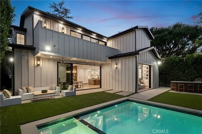 Building Photo - 13627 Chandler Blvd