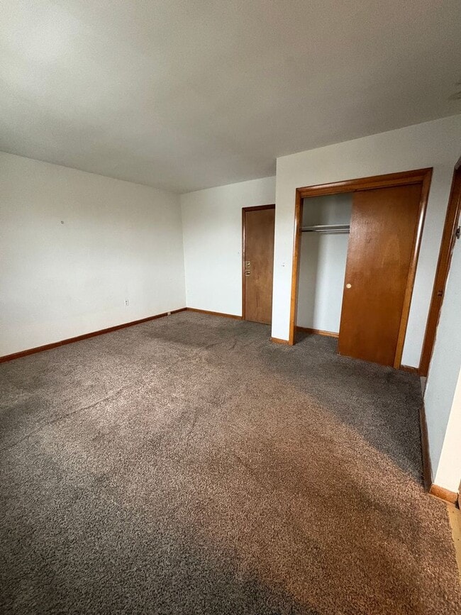 Building Photo - 50 W 7th Ave